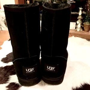 NWOT Authentic UGG Boots Sz 9